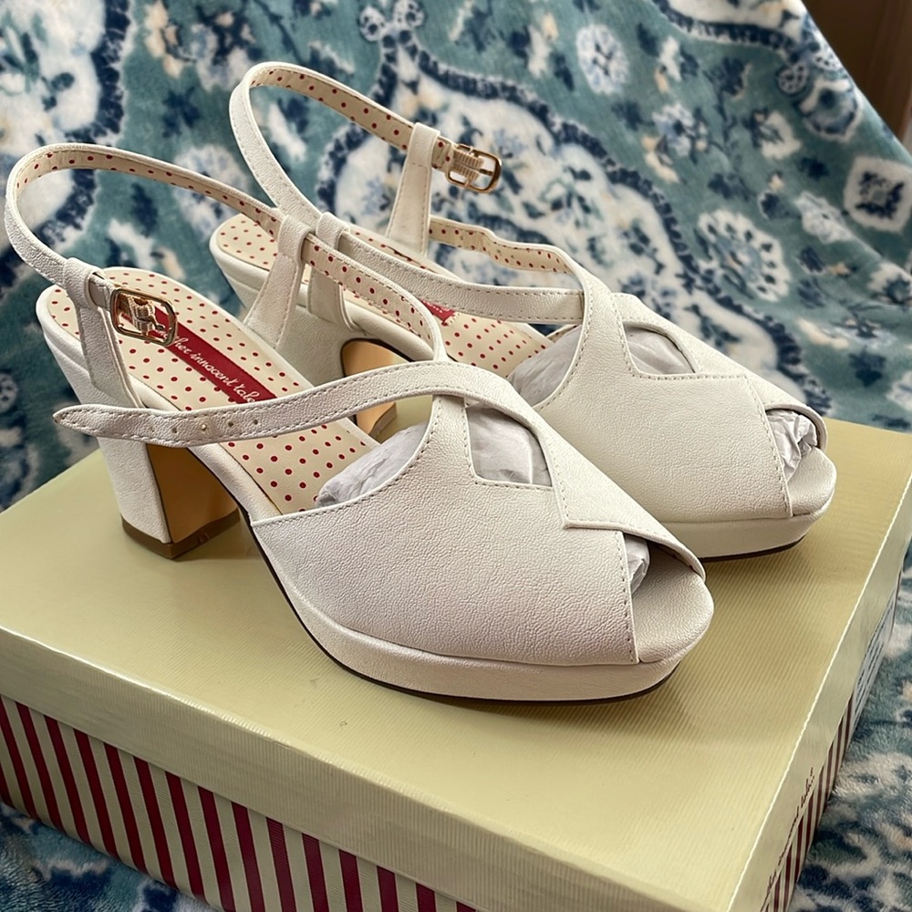 NIB Bait Footwear Brittany White Sandal